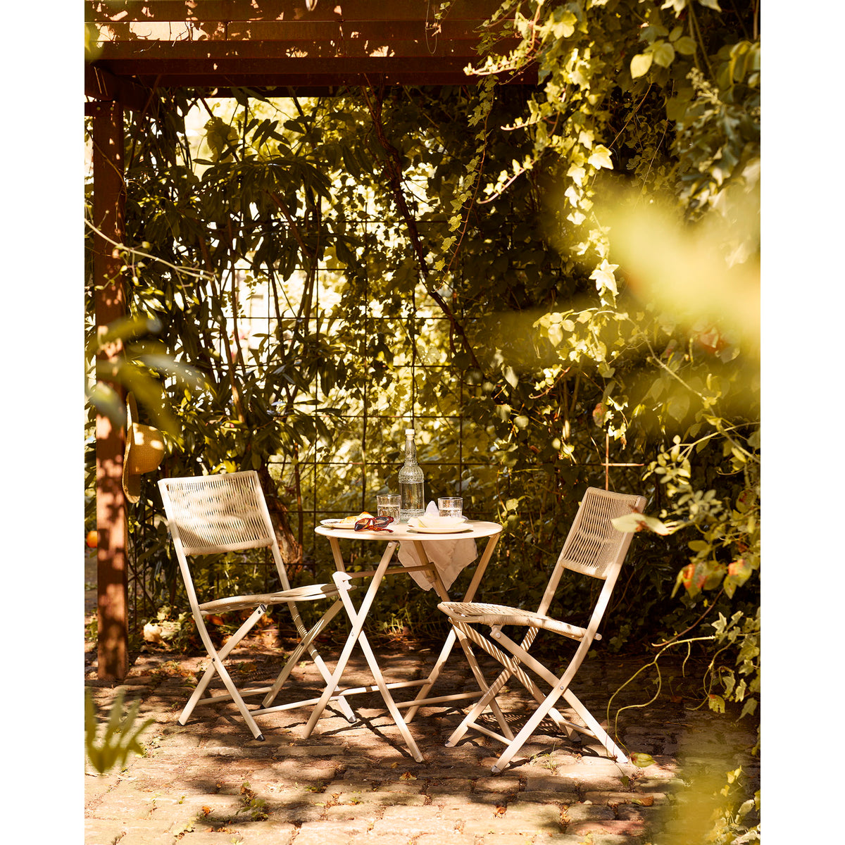 Ragnar Bistro-Set mit Tisch und 2 Stühlen – Polyester/Stahl Taupe – Ansicht 10
