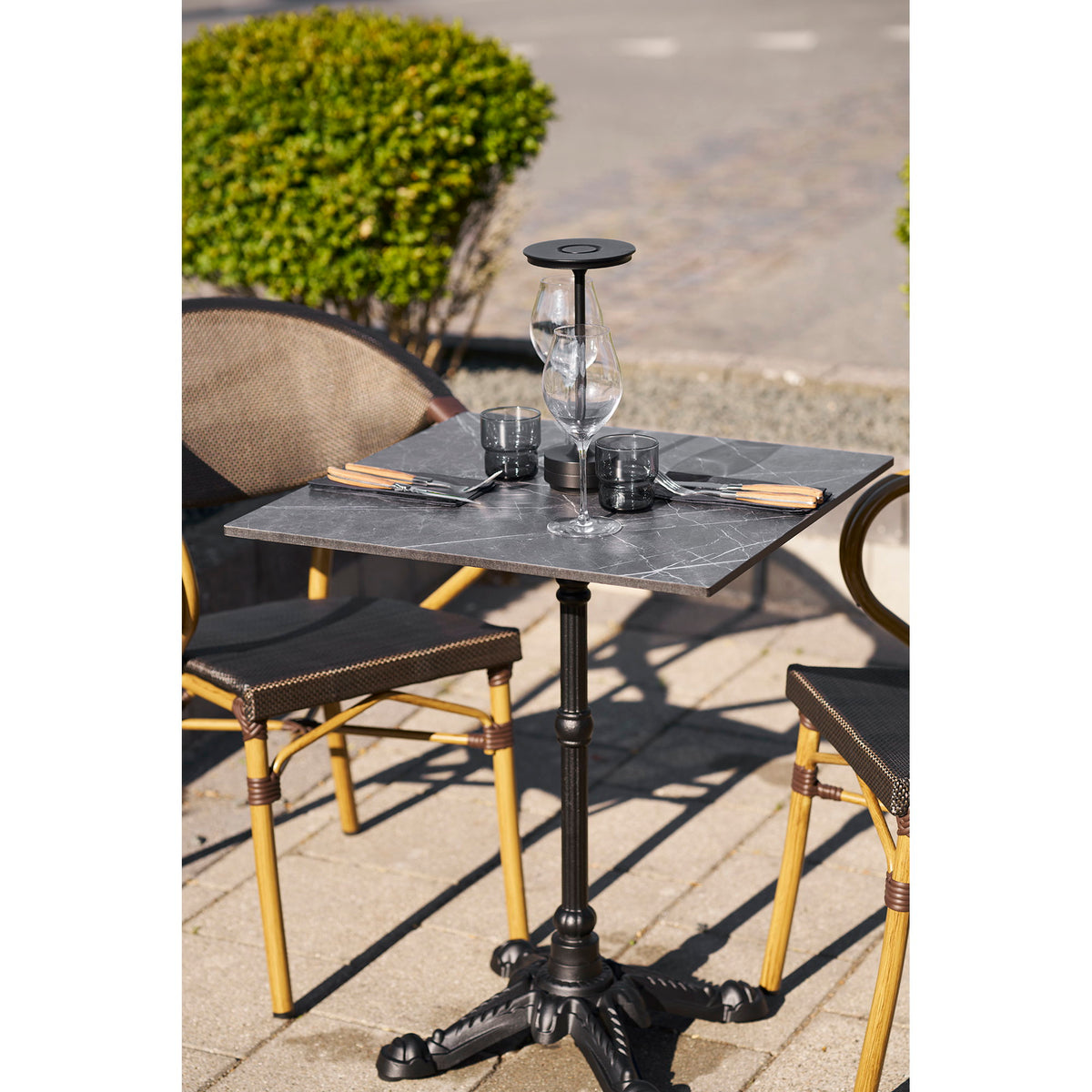 Garten-Bistrotisch – Gusseisen, Marmoroptik Dunkelgrau, Beine Schwarz, 60 × 60 cm – Ansicht 5