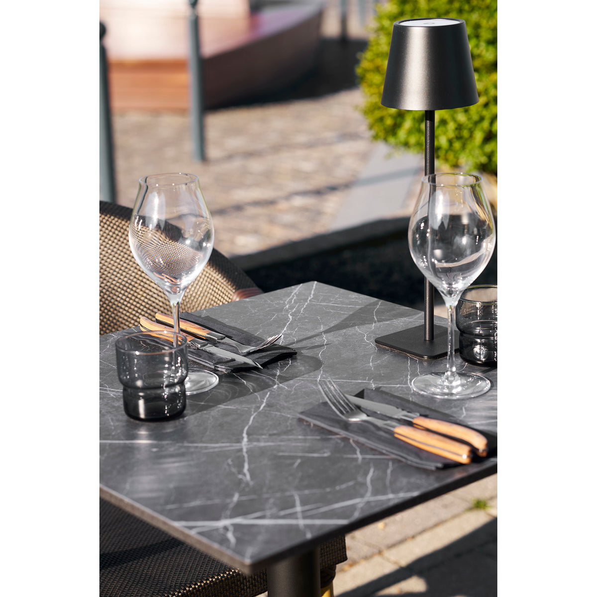 Garten-Bistrotisch – Gusseisen, Marmoroptik Dunkelgrau, Beine Schwarz, 60 × 60 cm – Ansicht 6
