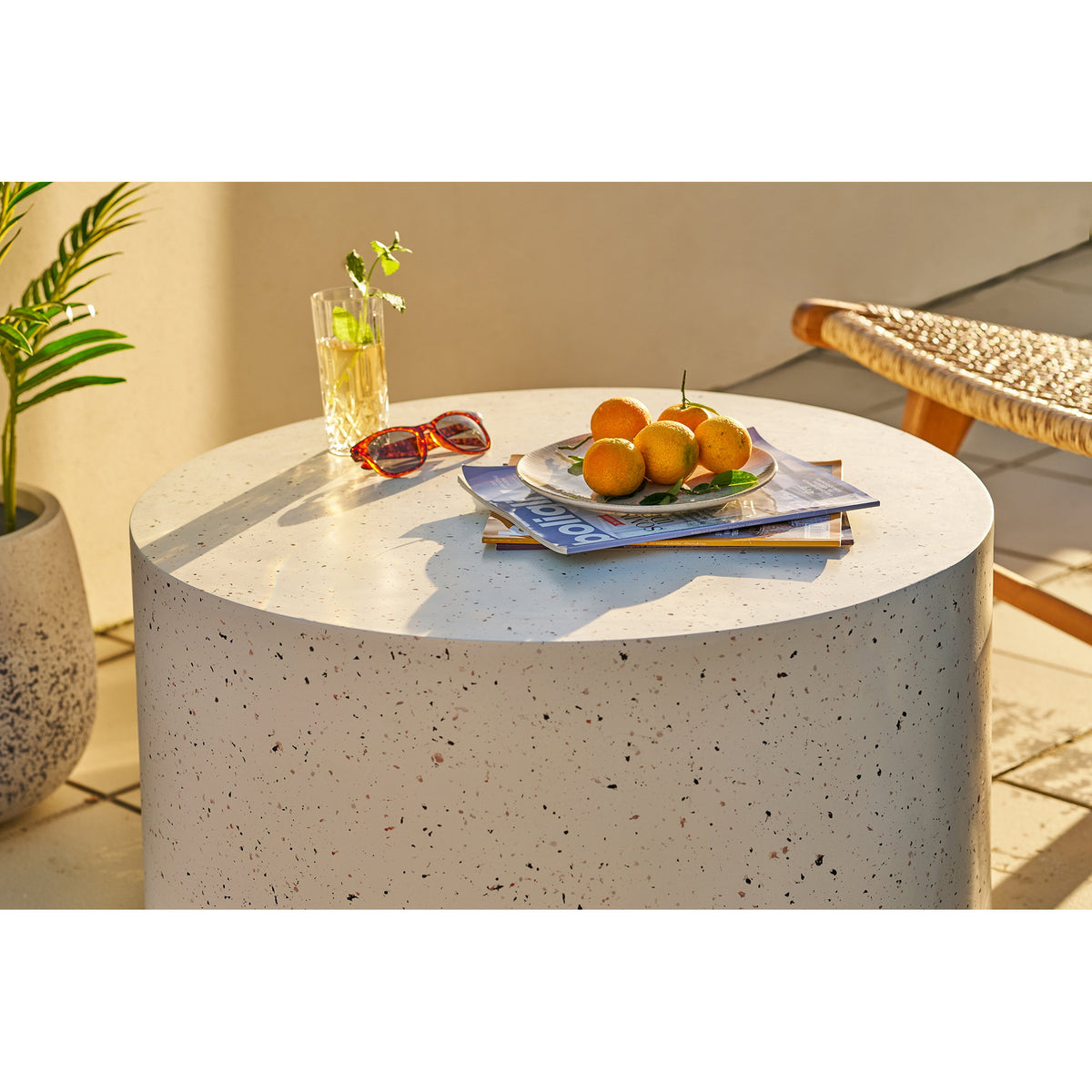 Jette Garten-Couchtisch rund – Fiberclay in Terrazzo-Optik Cremeweiß, ø 70 × 40 cm – Ansicht 7