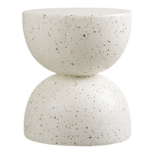 Ruby Garten-Beistelltisch rund – Fiberclay in Terrazzo-Optik Cremeweiß, ø 40 × 45 cm von Luiva Living