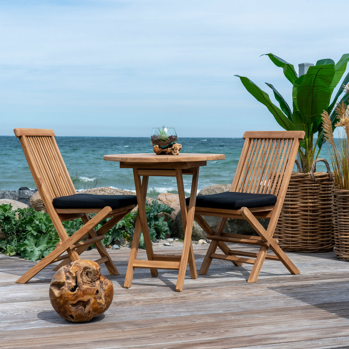 Timo & Gina Sitzgruppe mit Beistelltisch und 2 Stühlen – Teak Natur – Ansicht 2