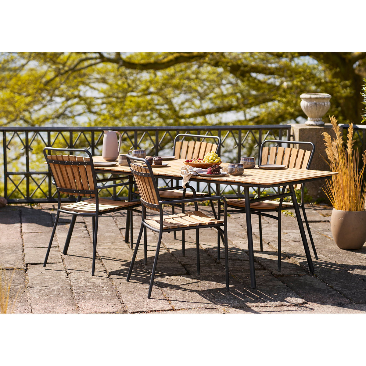 Luna Gartentisch – Teak Natur, Beine Schwarz, 220 × 90 cm – Ansicht 6