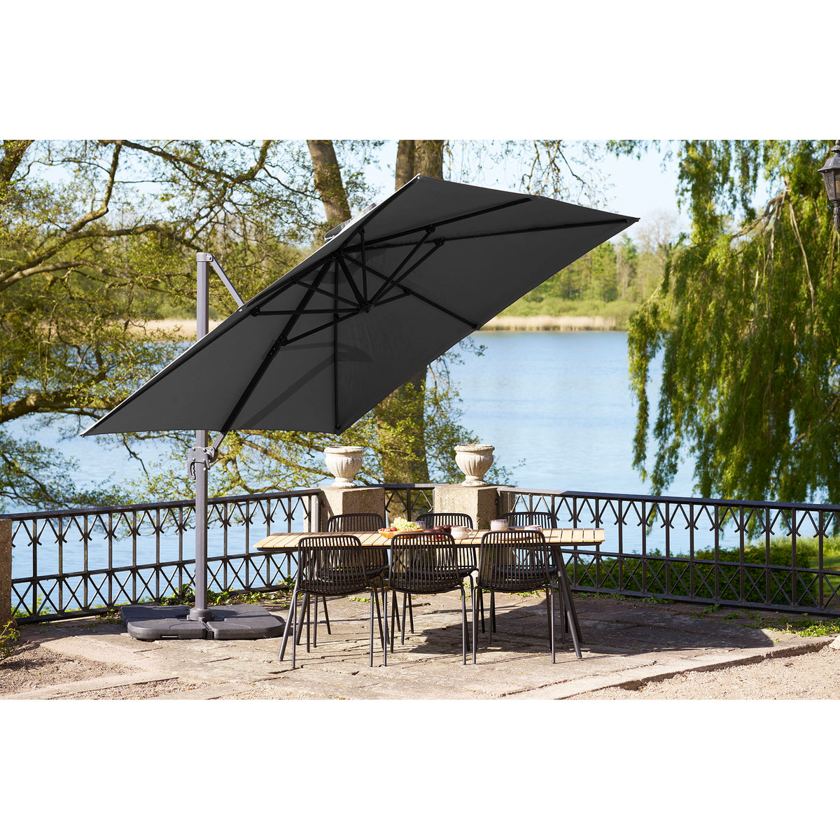 Tara Ampelschirm inkl. Schirmständer – Polyester Schwarz, 295 × 295 cm – Ansicht 8