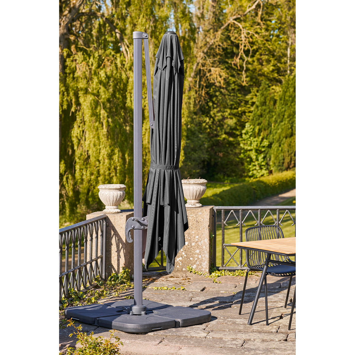 Tara Ampelschirm inkl. Schirmständer – Polyester Schwarz, 295 × 295 cm – Ansicht 9