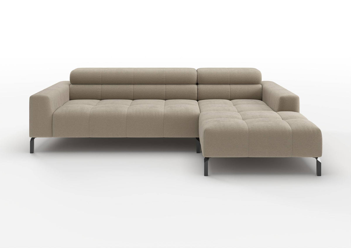 Kalmar Ecksofa mit Longchair in Feincord Sand, Longchair rechts – Ansicht von vorn
