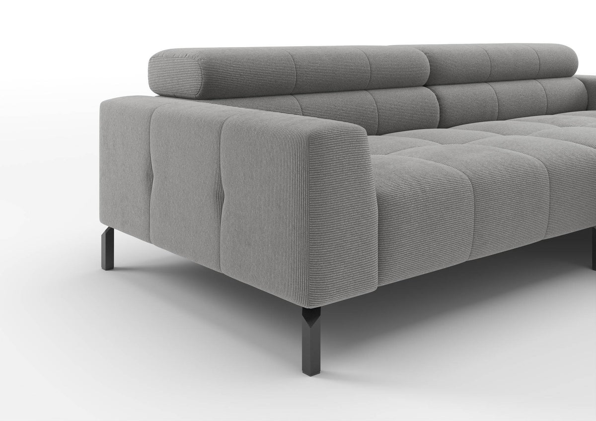 Kalmar Ecksofa kompakt mit Ottomane in Feincord Grau – Detail Armlehne und Fuß