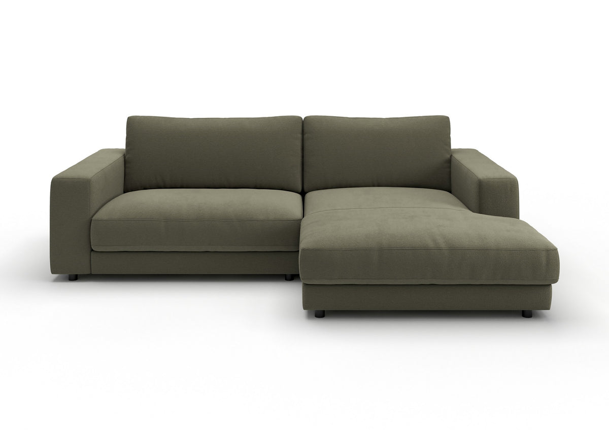 Skagen Ecksofa mit Longchair in Feincord Oliv, Longchair rechts – Ansicht von vorn