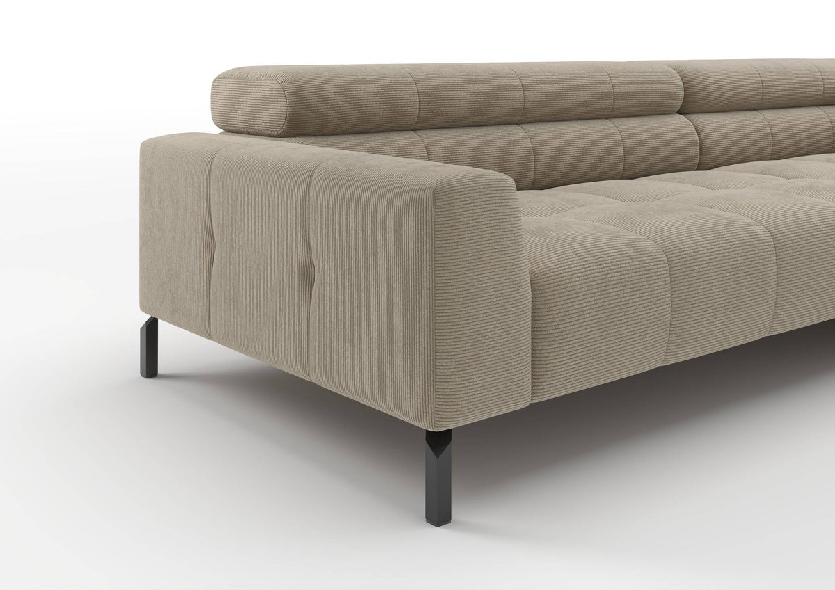 Kalmar Ecksofa in L-Form groß in Feincord Sand – Detail Armlehne und Fuß