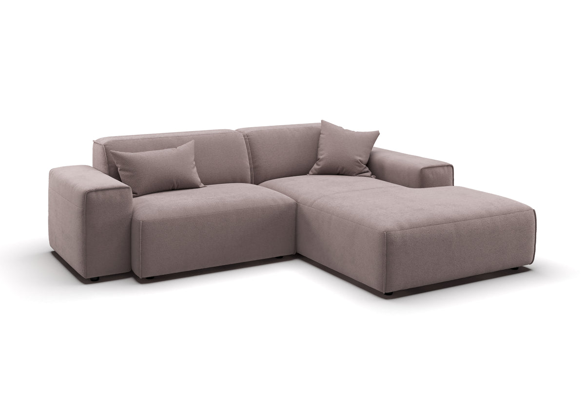 Lund Ecksofa kompakt mit Ottomane in Feincord Altrosa, Ottomane rechts – mit Dekokissen
